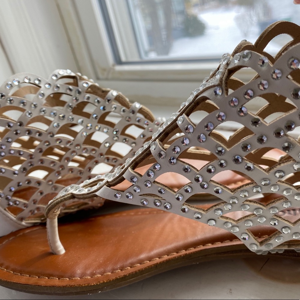 Gladiator thong white sandals rhinestones zip 8.5